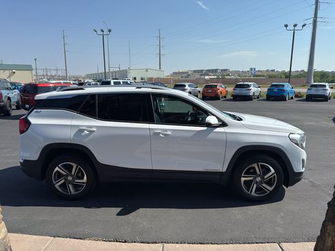 Used 2020 GMC Terrain SLT w/ Preferred Package AWD/4WD image 4