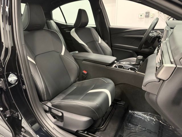 Used 2026 Toyota Camry Hybrid FWD image 29
