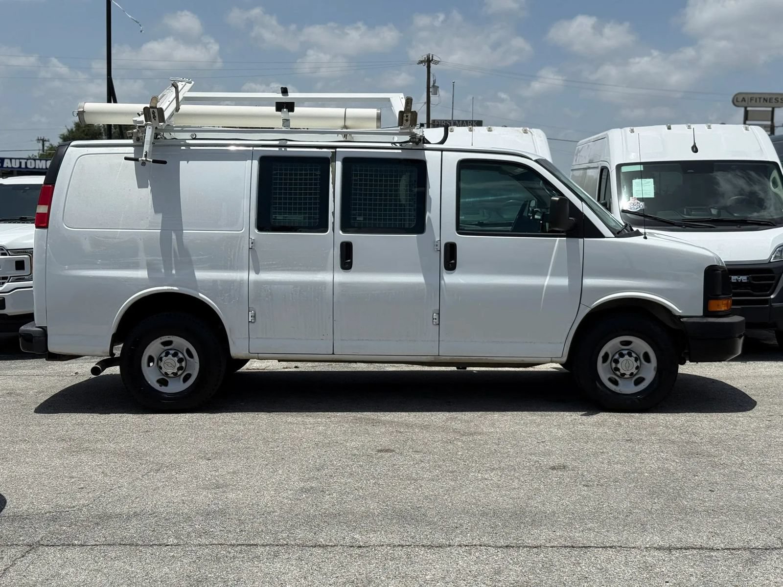 Used 2013 Chevrolet Express 2500 RWD image 3