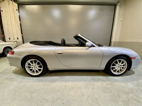 Used 2004 Porsche 911 Carrera RWD image 10