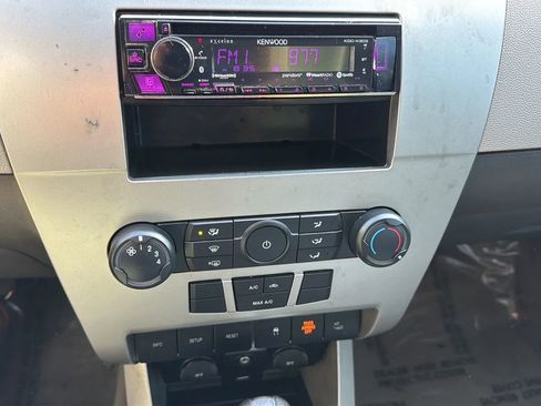 Used 2010 Ford Focus SE image 13