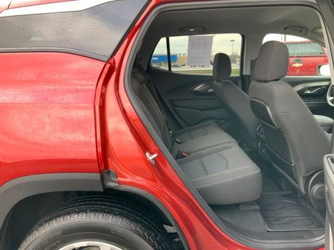 Used 2024 GMC Terrain SLE w/ Driver Convenience Package image 18