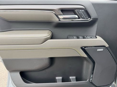 Used 2024 Chevrolet Silverado 1500 ZR2 w/ Technology Package image 15