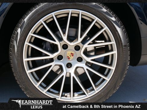 Used 2022 Porsche Cayenne Platinum Edition w/ Premium Package Plus AWD/4WD image 17