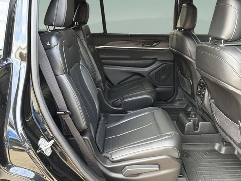 Used 2024 Jeep Grand Cherokee L Limited w/ Luxury Tech Group II image 20