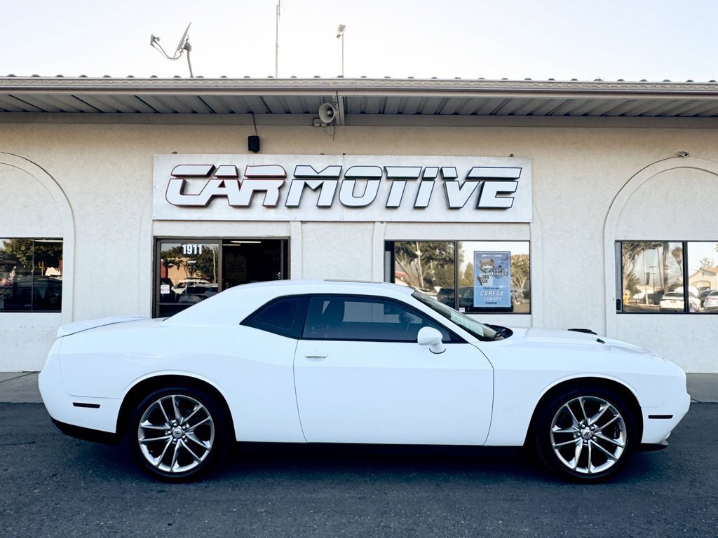 Used 2016 Dodge Challenger SXT w/ Super Sport Group (SS/T) RWD image 3