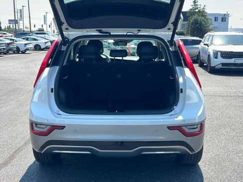 Used 2023 Kia Niro Wave w/ Wave Preserve Package FWD image 9