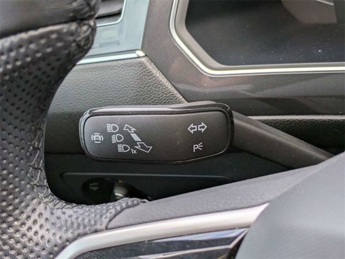 Certified 2023 Volkswagen Tiguan SEL R-Line image 41