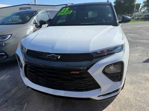 Used 2023 Chevrolet TrailBlazer RS FWD image 2