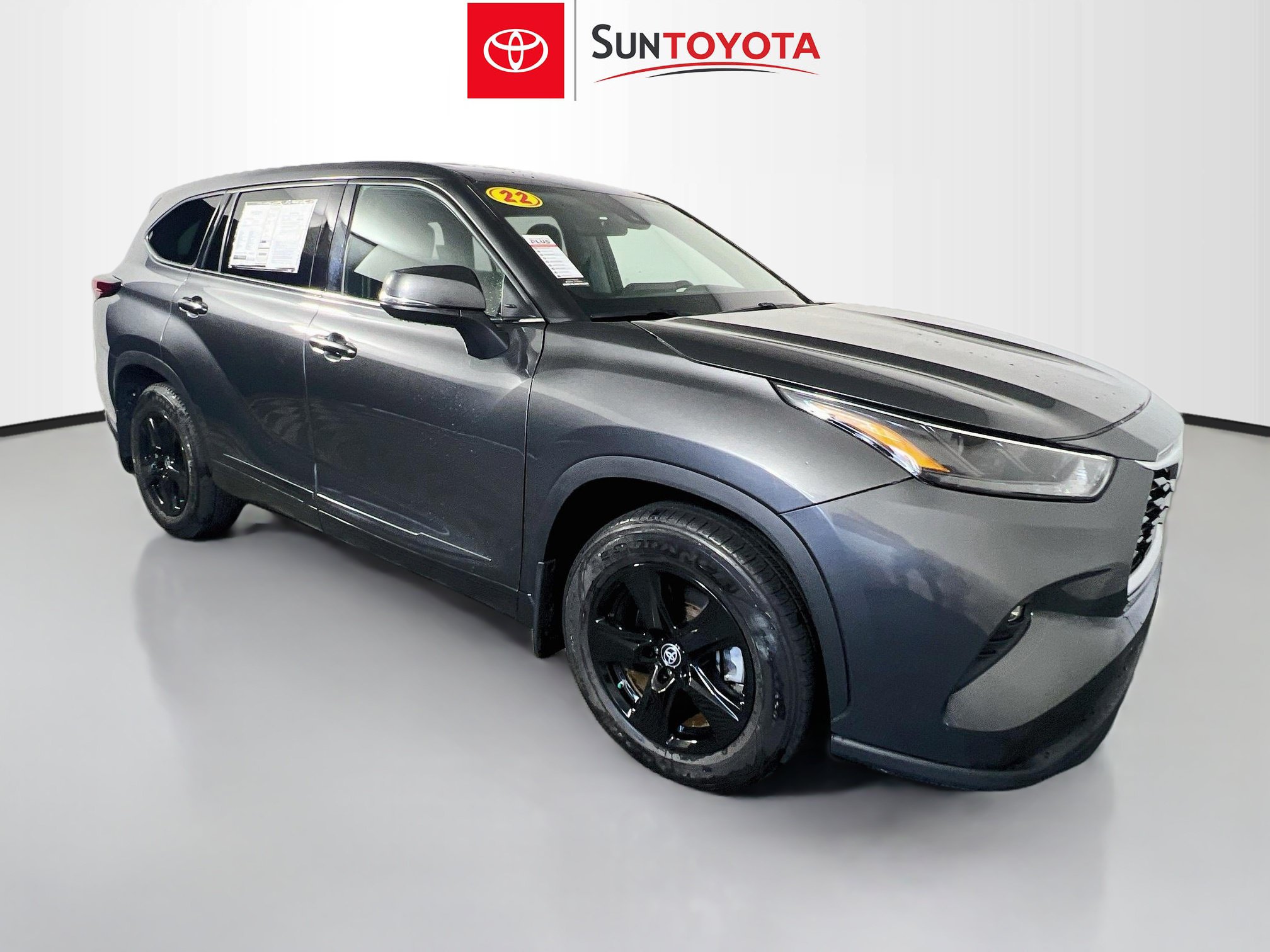 Used 2022 Toyota Highlander LE AWD/4WD image 1