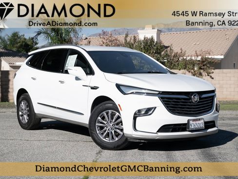 Used 2023 Buick Enclave Essence image 1