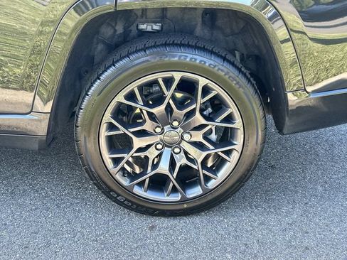 Used 2023 Jeep Grand Cherokee L Summit AWD/4WD image 11