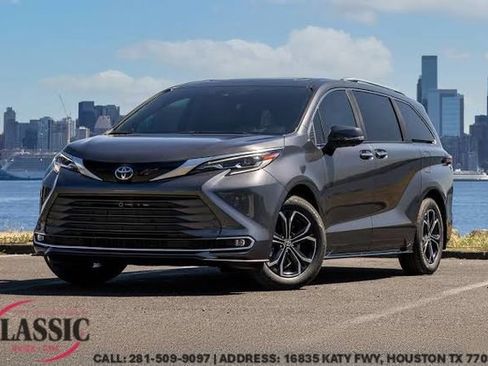 Used 2025 Toyota Sienna XSE w/ XSE Plus Package AWD/4WD image 1