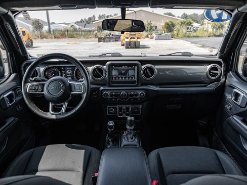 Used 2019 Jeep Wrangler Unlimited Sahara AWD/4WD image 21