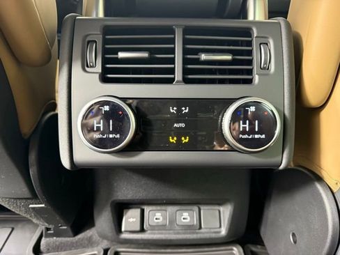 Used 2025 Land Rover Discovery Dynamic SE image 30