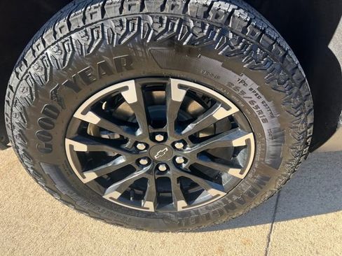 Used 2025 Chevrolet Traverse Z71 w/ Driver Confidence Package image 11