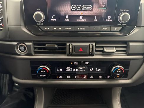 Used 2024 Nissan Pathfinder S FWD image 35