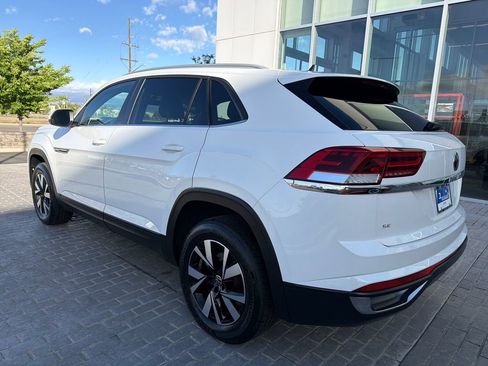 Certified 2022 Volkswagen Atlas Cross Sport SE image 5