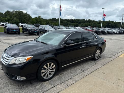 Used 2011 Toyota Avalon Limited FWD image 2
