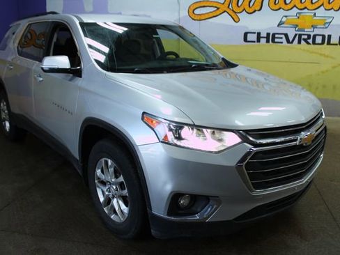 Used 2020 Chevrolet Traverse LT w/ Driver Confidence II Package image 4