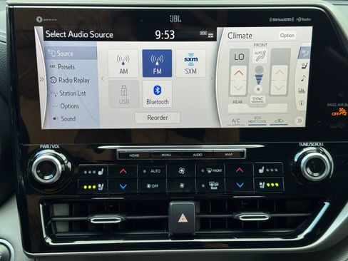 Used 2020 Toyota Highlander Limited FWD image 27