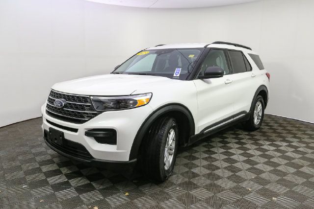 Used 2023 Ford Explorer XLT AWD/4WD image 5
