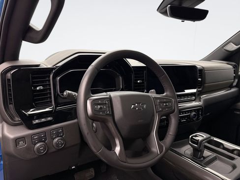 Used 2022 Chevrolet Silverado 1500 ZR2 w/ Technology Package image 10