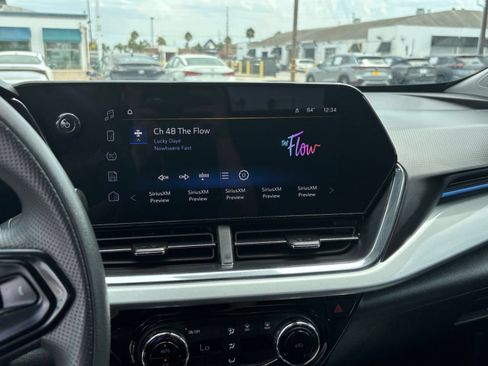 Used 2025 Chevrolet Trax LT FWD image 16