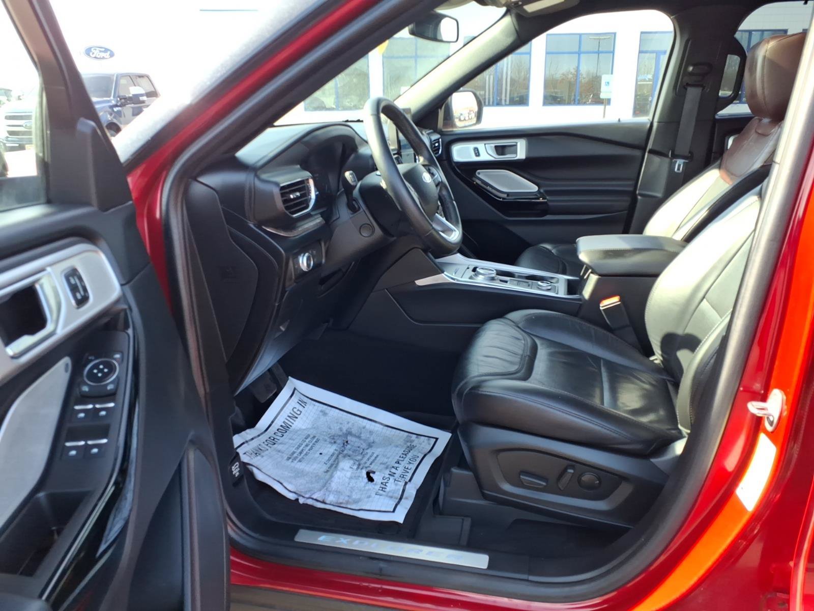 Used 2022 Ford Explorer Platinum w/ Equipment Group 601A AWD/4WD image 10