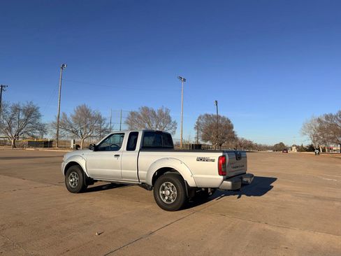 Used 2004 Nissan Frontier XE Desert Runner w/ (VTP) Value Truck Pkg image 8