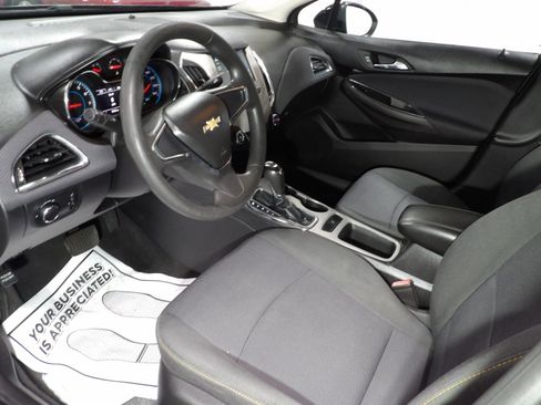 Used 2017 Chevrolet Cruze LS image 9