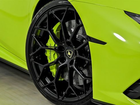 Used 2022 Lamborghini Huracan EVO RWD image 3