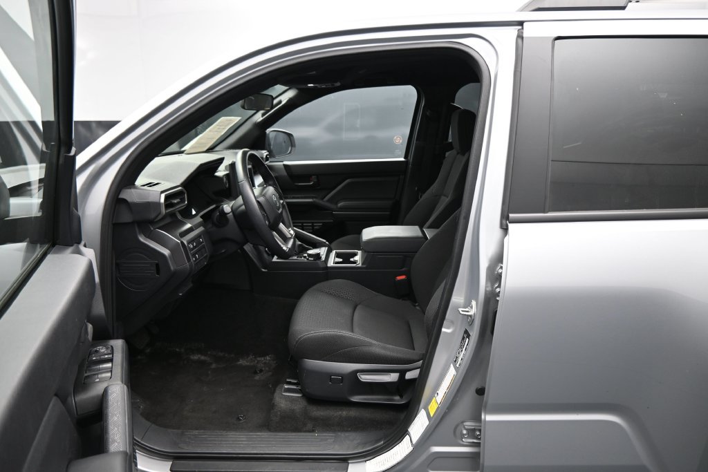Used 2025 Toyota 4Runner SR5 AWD/4WD image 9