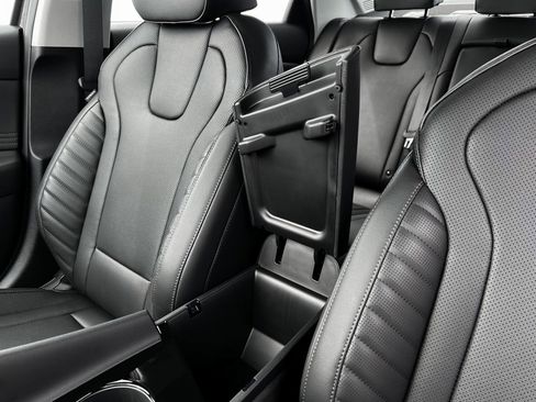 New 2024 Hyundai Elantra Limited image 18