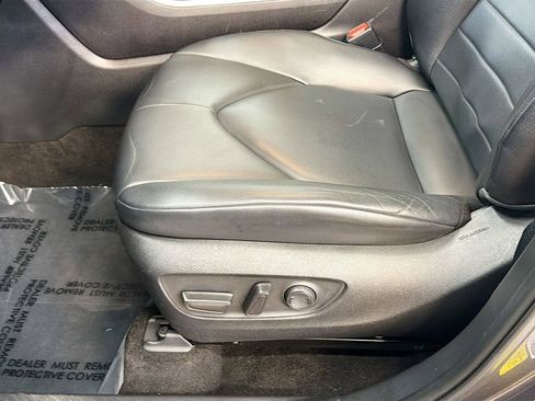 Used 2023 Toyota Highlander XLE AWD/4WD image 19