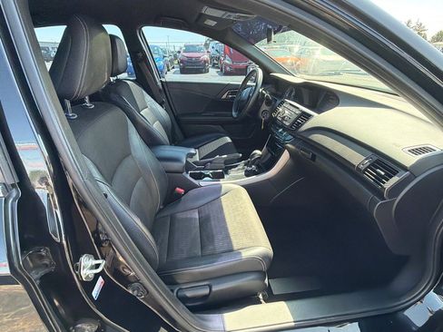 Used 2017 Honda Accord Sport image 12