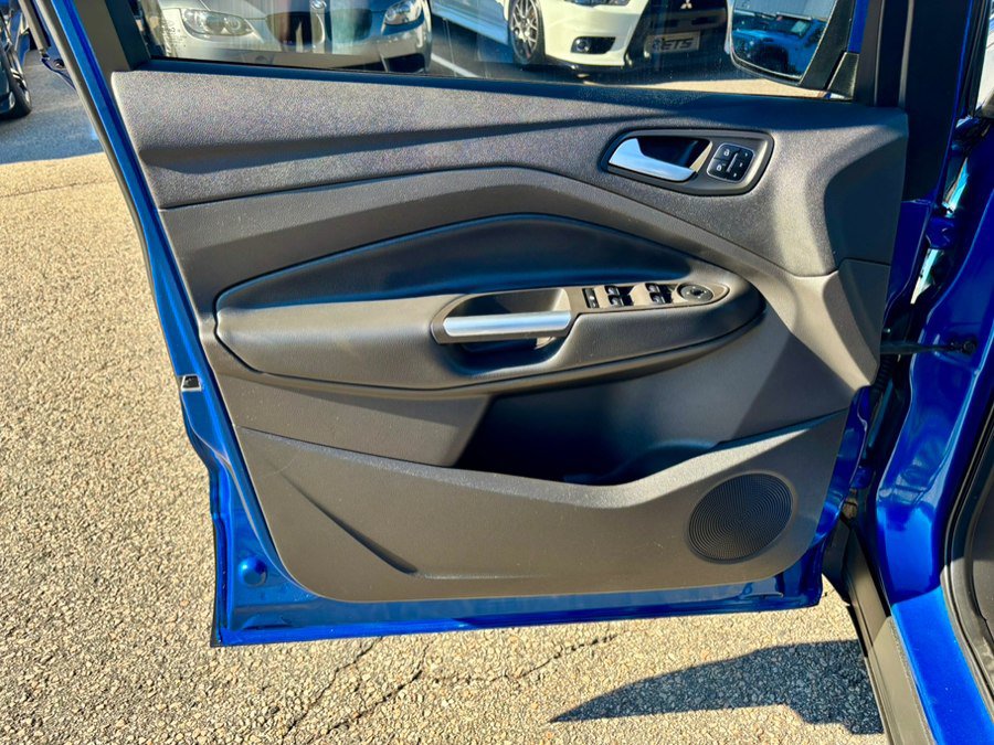 Used 2018 Ford Escape Titanium w/ Ford Safe & Smart Package AWD/4WD image 9