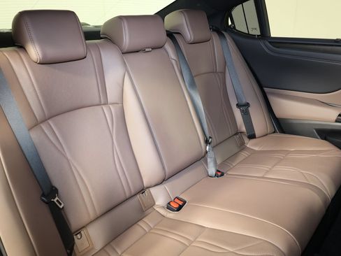 Used 2024 Lexus ES 300h Ultra Luxury w/ Accessory Package (Z2) FWD image 43