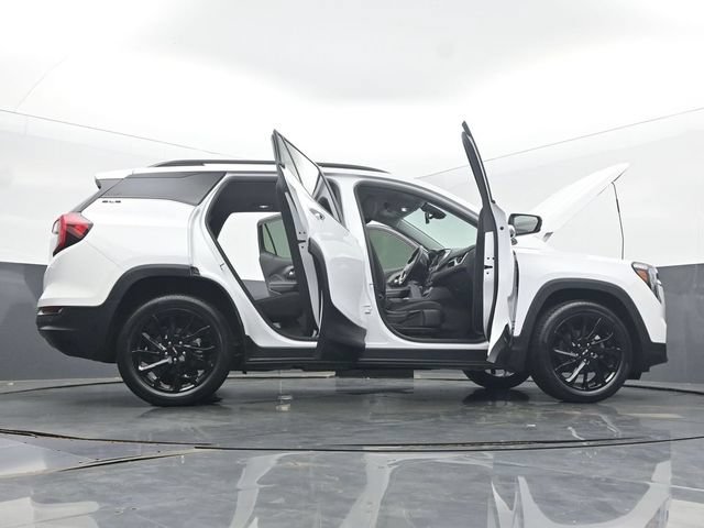 Used 2024 GMC Terrain SLE w/ Driver Convenience Package FWD image 57