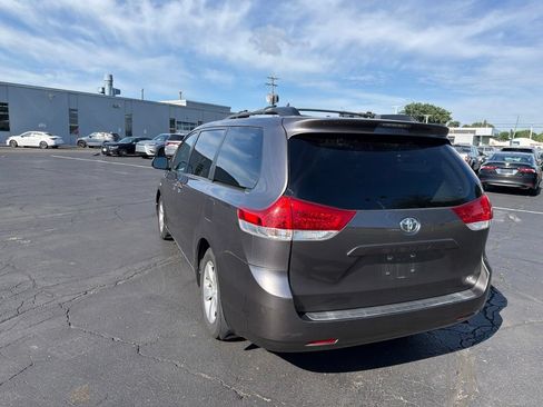 Used 2011 Toyota Sienna LE FWD image 8