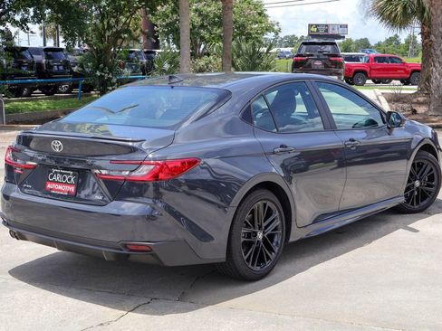 Used 2025 Toyota Camry SE FWD image 2