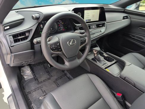 Used 2025 Lexus ES 300h w/ Premium Package image 6