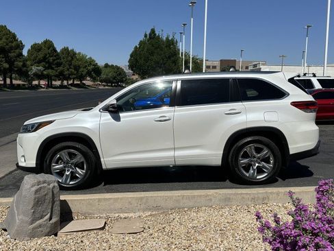 Used 2019 Toyota Highlander Limited w/ Carpet Mat Package (TMS) AWD/4WD image 6