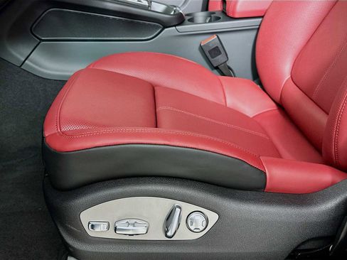 New 2026 Porsche Macan AWD/4WD image 12