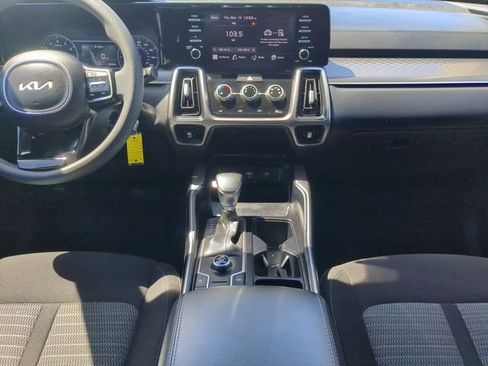 Used 2023 Kia Sorento LX FWD image 16