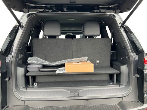 New 2026 Lexus LX 700h Luxury image 10