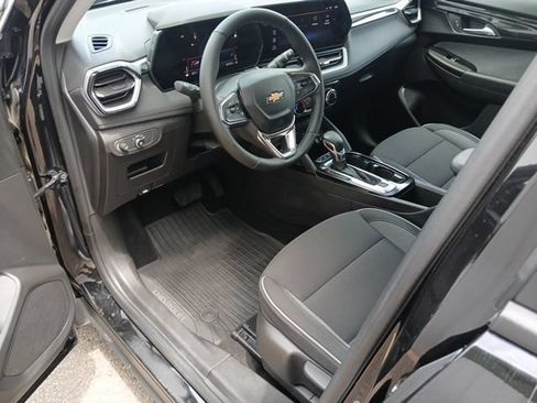 Used 2024 Chevrolet TrailBlazer LT w/ LT Cold Weather Package FWD image 40