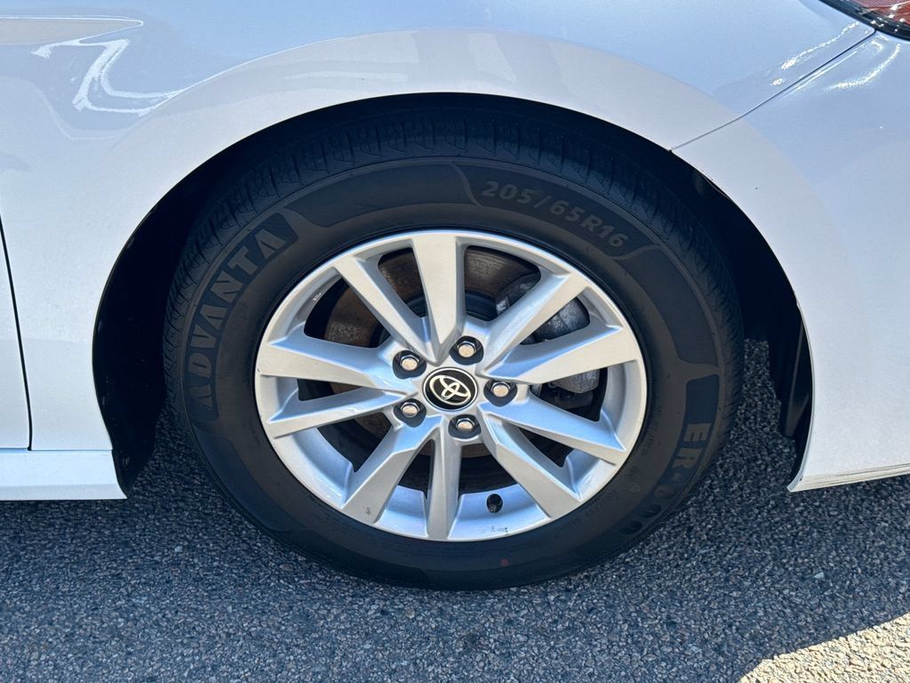 Used 2025 Toyota Camry LE FWD image 41