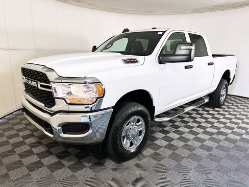 Used 2024 RAM 2500 Tradesman w/ Chrome Appearance Group image 7