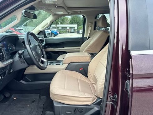 Used 2024 Ford Expedition XLT RWD image 9